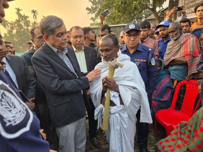 দিপু চন্দ্র দাস হত্যাকাণ্ডে শোক, পরিবারের পাশে অন্তর্বর্তী সরকার